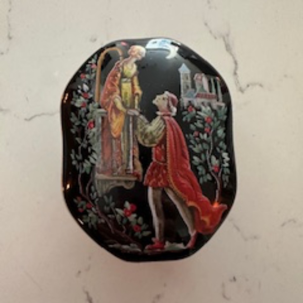 Romeo & Juliet Fine Porcelain 1988 Franklin Mint Small Trinket Music Box